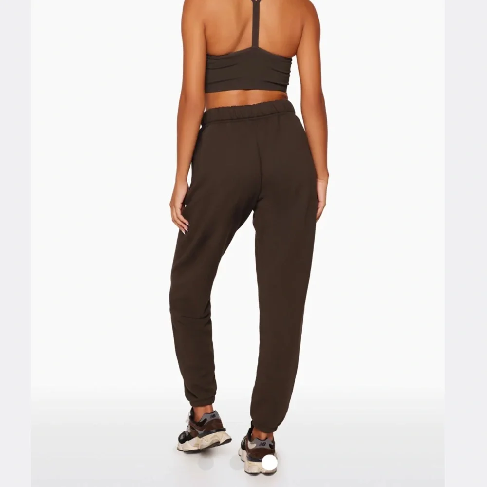 Sold on Depop - SET ACTIVE Unisex Sweatpants - ESPRESSO
L / Espresso - Picture 3 of 7